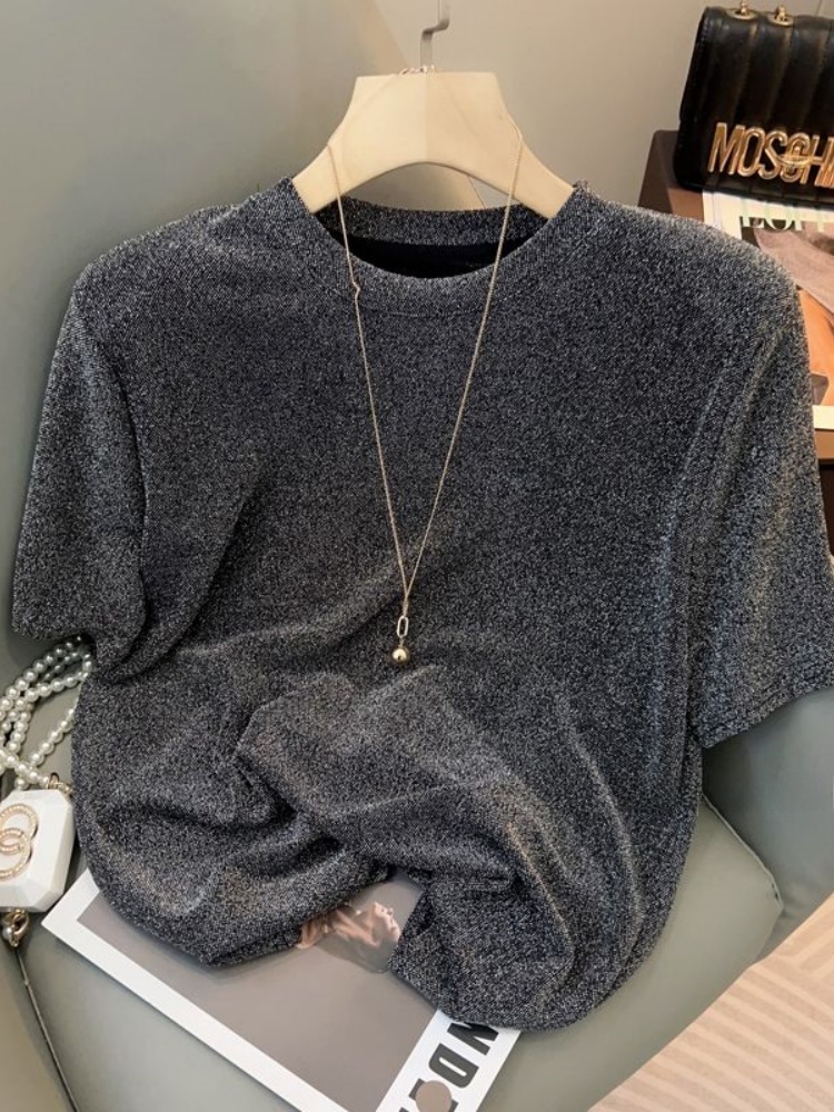 Women Fashion Over The Years - T-shirt a maniche corte in stile