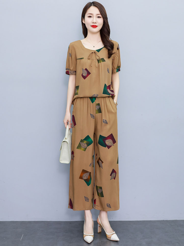 Women Fashion Over The Years - Completo Estivo di Lusso per Mamme